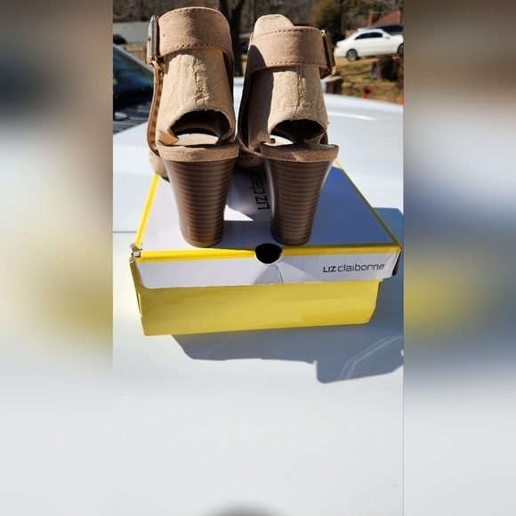 Liz Claiborn Gemma Sandal - Picture 7 of 7